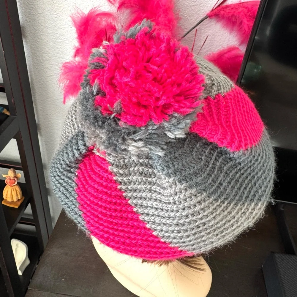Vintage Avon Gray and Pink Knit Beret